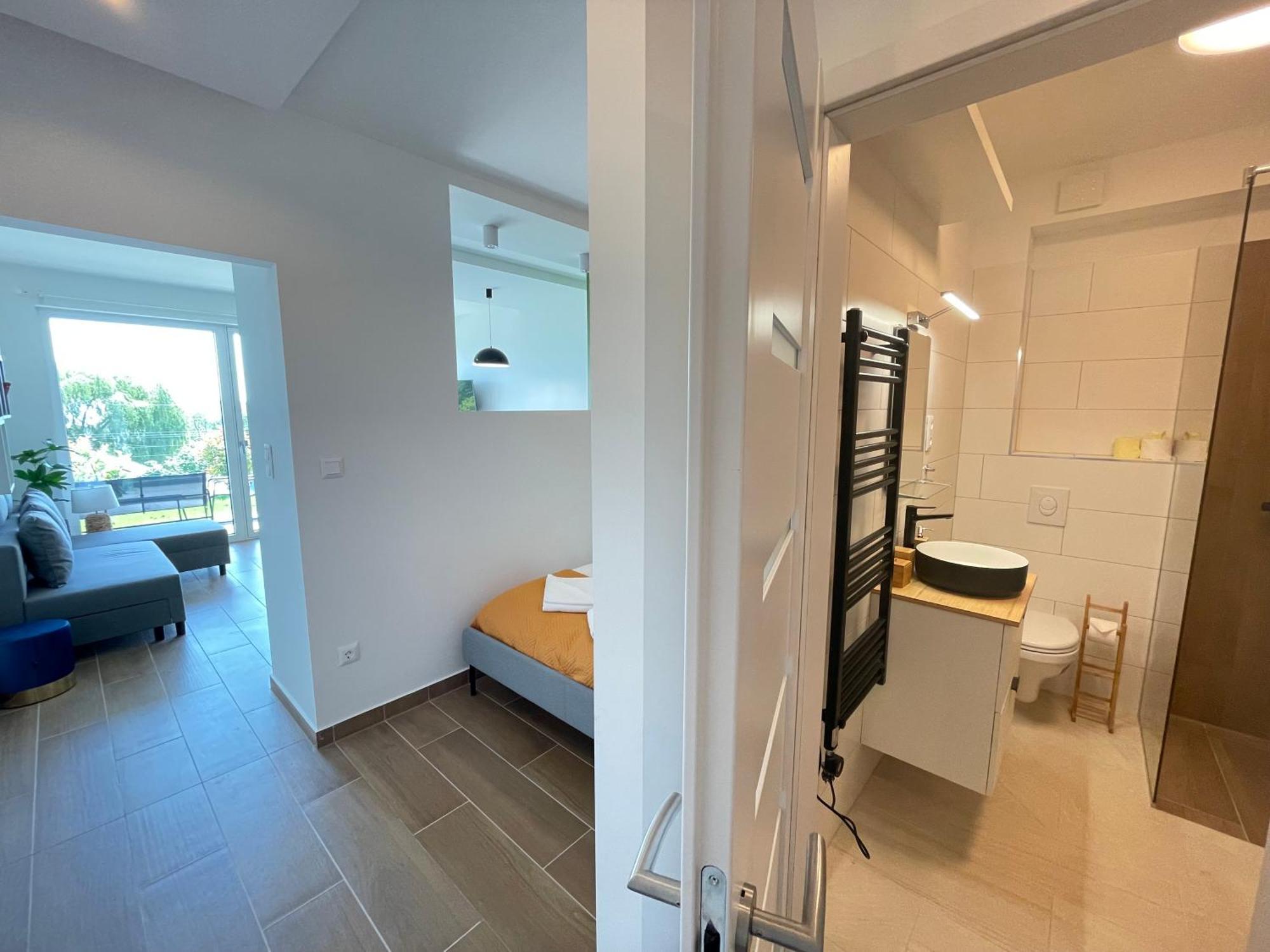 Panorama Superior Apartments - Pool, Garden, Parking Balatonalmádi Exteriör bild